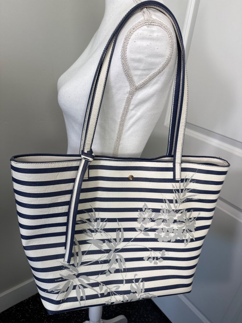 Tommy Bahama Floral Stripe Tote W/Pouch Navy White Faux Leather Travel Beach 90s - Picture 2 of 16